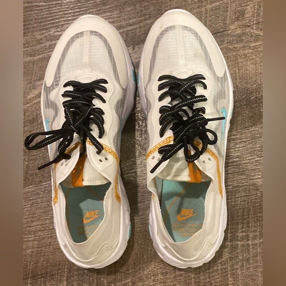 Nike shoes - Picture 2 of 4